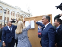 UHVATIO SE POSLA: Milorad Dodik lijepi plakate za Karanovu kampanju, te poručio da... (FOTO)