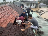 DRAMATIČNE SNIMKE S LICA MJESTA: Raste broj poginulih u poplavama, traje potraga za nestalima...