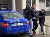 NAKON RAZBOJNIŠTVA I NAPADA NA POLICIJU: Opasni pljačkaš iz Kalesije doveden u Tužilaštvo TK