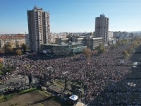 GRAĐANI SRBIJE STIGLI NA KEJ: Studenti će na Tvrđavi postaviti transparent sa ključnom porukom (VIDEO, FOTO)