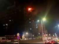 GORI DOM PENZIONERA U TUZLI: Vatrogasci se bore s vatrenom stihijom