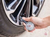 JESEN I ZIMA ZAHTIJEVAJU DRUGAČIJA PRAVILA: Na koliko bara treba napuhati gume?