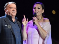 'U MENI JESEN JE...': Pogledajte kako je Nina Badrić dirljivom izvedbom odala počast Halidu Bešliću i rasplakala fanove (VIDEO)