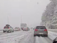 HAOS U DALMACIJI, AUTI 'PLEŠU' PO CESTI, POLICIJA APELIRA: 'Ne izlazite bez opreme' (VIDEO)