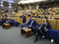 CIRKUS U PARLAMENTU FBiH: Damir Nikšić galamio, Čelik mu poručio da 'popije terapiju'