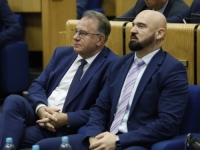 SNIMCI IZ PARLAMENTA SVE GOVORE O NJIHOVOJ NEOZBILJNOSTI: Nije se raspravljalo o 'Spengavanju', ali su Nikšić i Isak uživali u fotografisanju... (VIDEO)