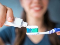 STOMATOLOZI UPOZORAVAJU: Ovo je znak da ne vodite dovoljno računa o oralnoj higijeni