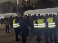 DRAMA U BEOGRADU: Stanovnici 'Ćacilenda' nasrnuli na poslanike (VIDEO)