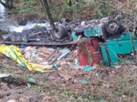 SLIJETANJE S KOLOVOZA: U teškoj nesreći u BiH kamion završio u provaliji, povrijeđen vozač