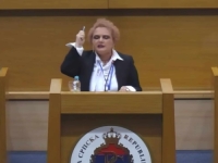 URNEBES U NARODNOJ SKUPŠTINI RS-: Vukanović i Mihajilica BISERIMA zasjenili čak i Obrenku Slijepčević -  'Trebalo je da popijem 2 rakije' (VIDEO)