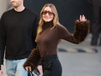 OTPUTOVALA U SEDAMDESETE: Slavna plavuša pokleknula pred vrućim trendom sezone (FOTO)