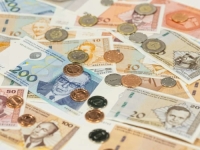 PENZIONERI ČASTE POŠTARE: Počela isplata mirovina za oktobar, najniža iznosi...