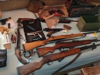 KAO DA SU SE SPREMALI ZA RAT: Pronađen arsenal oružja i 33.000 eura, uhapšena osoba osumnjičena za...