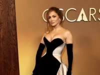 FENOMENALNO IZDANJE: Haljina Jennifer Lopez više je od glamura, naglasila dekolte i... (FOTO)