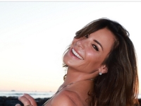 NIKO NE VJERUJE DA JE ZAGAZILA U SEDMU DECENIJU ŽIVOTA: Zvijezda popularnog serijala osvanula u vrućim pozama, fanovi oduševljeni...