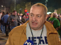 NARODNI POSLANIK SRĐAN MILIVOJEVIĆ O SRAMOTI ISPRED SKUPŠTINE SRBIJE: 'Očigledno je neko i Vučiću i Brnabić dobrano zavrnuo uši, pa je zavrnuta i muzika'