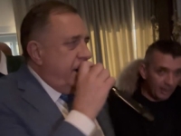 DODIK SE OPET UHVATIO MIKROFONA: Nakon što su proglasili pobjedu Karana zapjevao... (VIDEO)