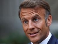 HIT NA INTERNETU: Procurila fotografija Emannuela Macrona sa ljetovanja...