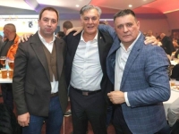 SMIJENJEN, PA SLAVLJEN: Đajić dočekan aplauzom na mitingu SNSD-a (VIDEO)