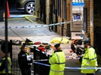 GROZNE VIJESTI STIŽU IZ ENGLESKE: Nakon niza uboda nožem u vozu, devet osoba zadobilo povrede opasne po život (VIDEO)