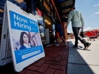 OVO PUNO GOVORI O TRUMPOVOJ POLITICI: Nezaposlenost u SAD-u na najvišoj razini od pandemijske 2021.