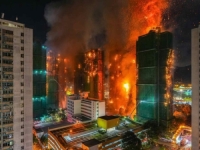 STRAVIČNI PRIZORI SA DALEKOG ISTOKA: Gori cijeli stambeni kompleks, vatrogasci vode dramatičnu bitku s vremenom (FOTO, VIDEO)