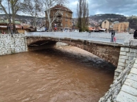 GRAĐANI SARAJEVA ZABRINUTI: Uočena oštećenja na Carevoj ćurpiji (FOTO)