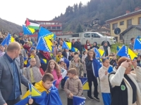SAMO JE JEDNA DOMOVINA: Djeca Srebrenice predvodila defile povodom Dana državnosti BiH