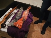 TOKOM POLICIJSKOG PRETRESA STANA I KUĆE: Kod osobe bliske organizovanoj kriminalnoj grupi pronađen arsenal oružja