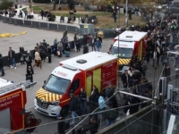 DRAMA U PARIZU: Ljudi počeli manično bježati, policija ranila muškarca naoružanog nožem...