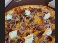 APSOLUTNI HIT NA INTERNETU: Pizza sa ćevapima, služi se u ovom restoranu... (VIDEO)