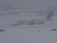 NEMA INFORMACIJA O POVRIJEĐENIM: Putnički avion sletio s piste u Litvaniji (VIDEO)