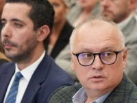 VUČIĆEVI BIVŠI MINISTRI U VLADI SRBIJE: Goranu Vesiću i Tomislavu Momiroviću produžen pritvor za...