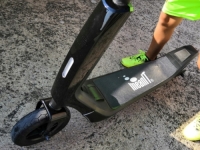 KRAJ DIVLJAŠTVU NA ULICI: Podiže se dobna granica za vožnju romobila