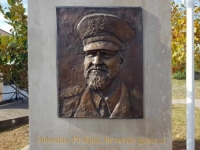 SRAMOTNI PROZOR U ČAPLJINI: Otkriven spomenik ratnom zločincu Slobodanu Praljku, kazna za ovo je najmanje tri godine zatvora!