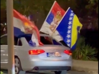 ZBOG SVADBE U MOSTARU STAO CIJELI GRAD: Svatovi istakli tri zastave pa čitavom regionu poslali snažnu poruku (VIDEO)