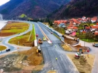 GOTOV JOŠ JEDAN DIO AUTOPUTA: Pogledajte snimak Pogledajte snimak iz zraka poddionice Koridora Vc koja se otvara u decembru (VIDEO)