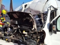 VOZAČ IZ BiH TEŠKO POVRIJEĐEN U AUSTRIJI: Kombijem podletio pod kamion