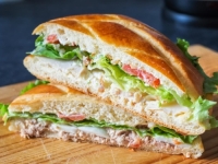 NAJBOLJI TUNA SENDVIČ: Idealan izbor kada nemate vremena za kuhanje, a želite nešto zasitno i puno okusa