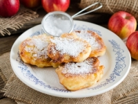 NAPRAVITE JABUKE U ŠLAFRUKU: Poslužite vruće posipano s malo šećera u prahu, a fine su i hladne