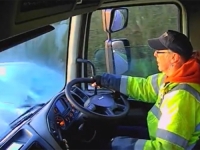 SEKUNDE DO KATASTROFE: Vozač kamiona napravio je kardinalnu grešku, pogledajte kako je sve završilo...