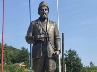 PREDAJ ILI ĆEŠ U ZATVOR: Sud naredio mitropolitu Metodiju da spomenik zločinca Đurišića...