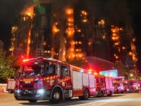 STRAVIČNI PRIZORI U HONG KONGU: U požaru u stambenom kvartu poginulo najmanje 13 ljudi (VIDEO)