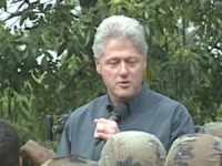 CLINTON STIGAO I IZAZVAO BIJES SRBA: Ne mogu mu oprostiti ključan potez