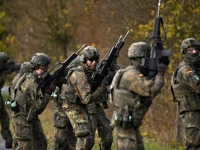 VOJSKA NA ULICAMA I U METROU U BERLINU: Bundeswehr se sprema za rat