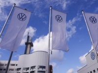 TRUMPOVE CARINE ZAVILE VW U CRNO: Volkswagen gubi milijarde eura