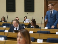 STEVANDIĆ SE OBRAČUNAVA S OPOZICIJOM: Đorđe Vučinić udaljen sa sjednice Narodne skupštine