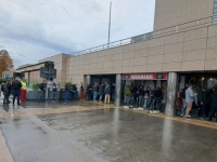 A NIJE U PITANJU KONTROVERZNI THOMPSON:  Zagrepčani po kiši u redu čekali ulaznice za koncert