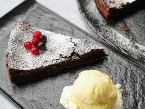 OVO ĆE BITI NAJSOČNIJI KOLAČ KOJI STE PROBALI POSLJEDNJIH DANA: Ali, trebate ga prvo napraviti i to bez brašna