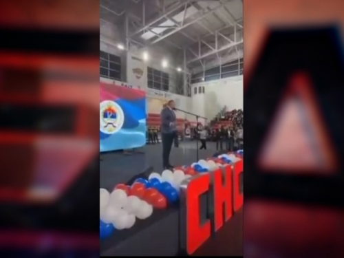 SVAKA MU JE ZA ZATVORA: Govor mržnje posebne amebe (VIDEO)